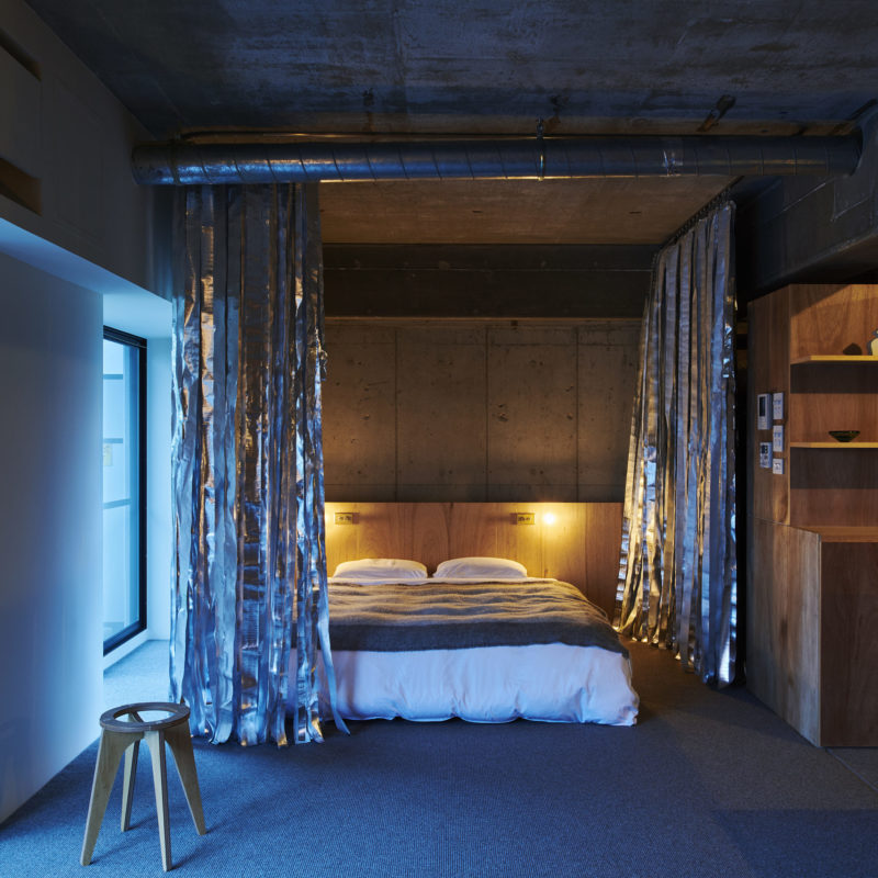 暗室は輝いてる in 「青山の家」