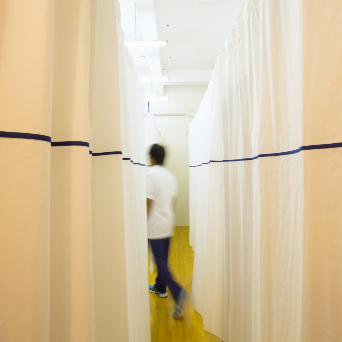 curtains for walking in 「あゆむ整骨院」