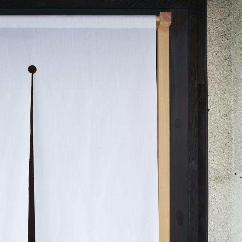 暖簾のアウトライン in 「lloomm」